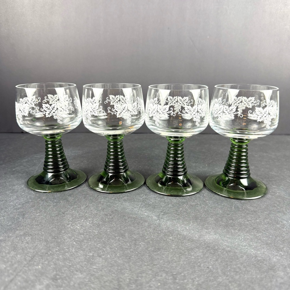 Vintage Green Beehive Stemmed Roemer Etched Grape Cordial 4 Oz Glasses. Set Of 4